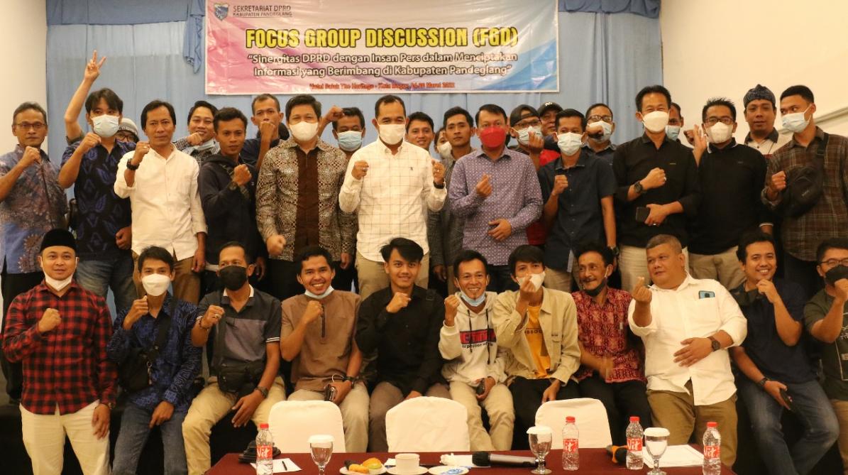DPRD-Wartawan Gelar FGD, Tb Udi : Keberadaan Pers Penting untuk Mengontrol Kebijakan Pemerintah
