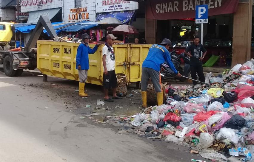 Sekda Pandeglang Klaim Penumpukan Sampah di Pasar Labuan karena Keterbatasan Armada Pihak Ketiga