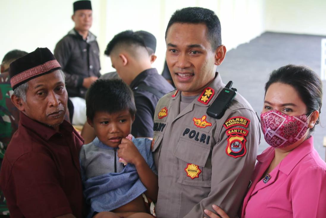 Sambut HUT Bhayangkara Ke-76, Polres Pandeglang Gelar Sunatan Massal