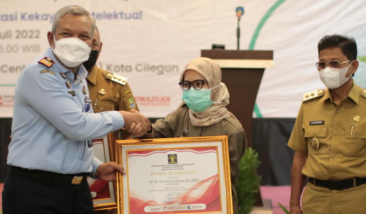 Dinilai Berhasil Lindungi Kekayaan Intelektual, Iti Dapat Penghargaan dari Kemenkumham