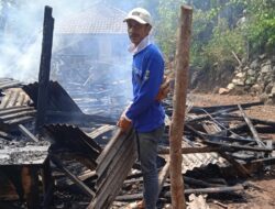 Terbakar, Rumah Milik Warga Kampung Peteuy Sayak Ramea Ambruk Rata dengan Tanah