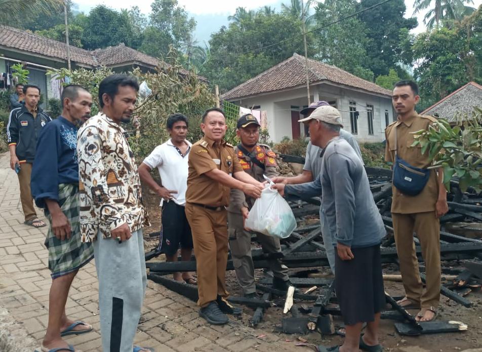 Bantuan Kebakaran untuk Warga Kampung Peteuy Sayak Mulai Berdatangan