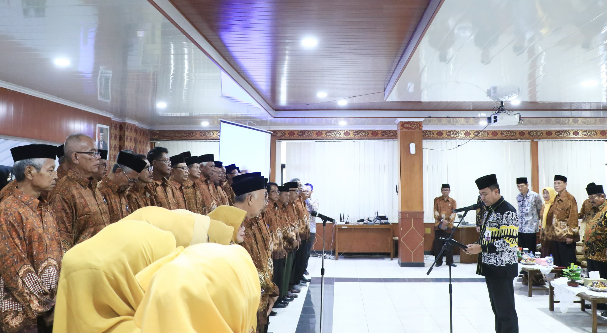 Sekda Pemkab Serang Minta PWRI Bantu Program Pemerintah PJ Sekda Kabupaten Serang Nanang sedang melantik