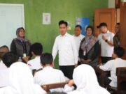 Wapres Gibran Rakabuming Raka Tinjau Pelaksanaan Program Makan Bergizi Gratis di Tangerang Wapres RI Gubran Rakabuming Raka