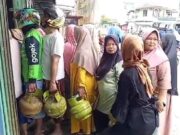 Persediaan Gas Elpiji 3 Kg di Pandeglang Mulai Normal, Warga Antre untuk Dapatkan Jatah Pembelian Antre gas elpiji 3 Kg di Pandeglang