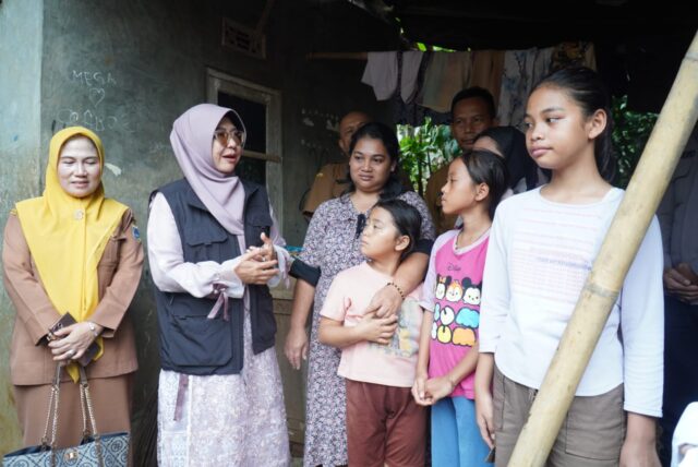 Bupati Pandeglang Raden Dewi Setiani