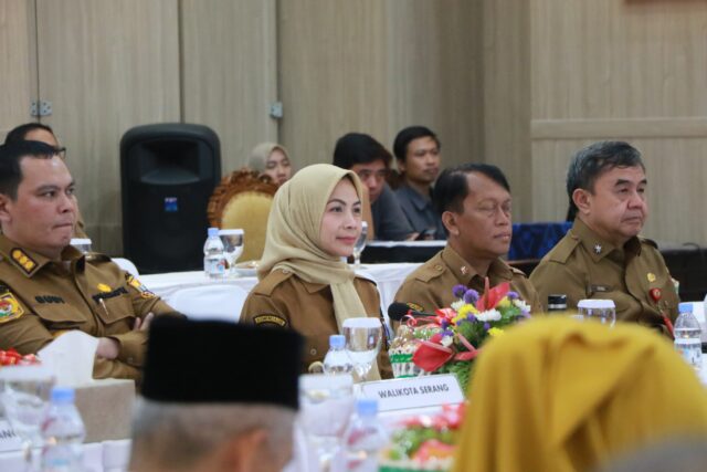 Bupati Serang Ratu Rachmatuzakiyah