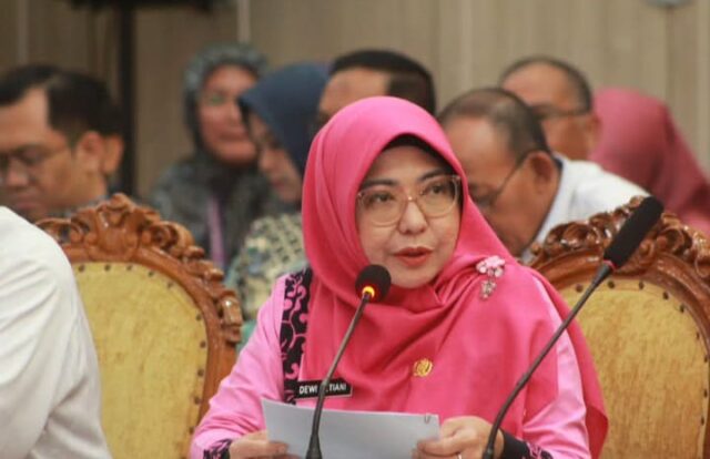 Bupati Pandeglang Bupati Pandeglang Raden Dewi Setiani