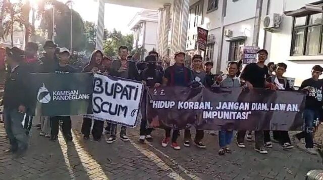 Demo massa aksi Pandeglang Hitam