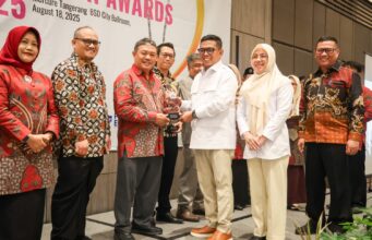 Gubernur Andra Soni Ajak Sekolah Swasta Hadirkan Sekolah-Sekolah Unggulan di Banten FKKSS-SMA Kota Tangsel Education Awards 2025