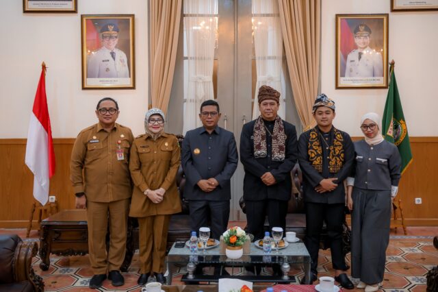 Pemangku Adat Kasepuhan Cisitu