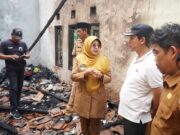 Bupati Pandeglang Raden Dewi Bantu Korban Kebakaran: Jangan Abai untuk Keselamatan Kita Semua Tinjau lokasi kebakaran