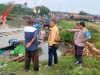 Mengerikan! Lima Awak Kapal Nelayan Labuan Disambar Petir, Satu Tewas, dan Empat Rekan Lainnya Shock Evakuasi korban sambaran petir
