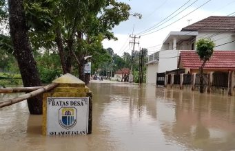 Kerap Terendam Banjir, Jalan Alternatif Rangkasbitung Timur-Jatimulya Kecamatan Rangkasbitung Dikeluhkan Warga Jalan alternatif terendam banjir