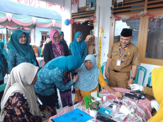 Kunjungan Ketua TP PKK Provinsi Banten Tinawati Andra Soni ke Desa Bojen Wetan, Kecamatan Sobang, Pandeglang