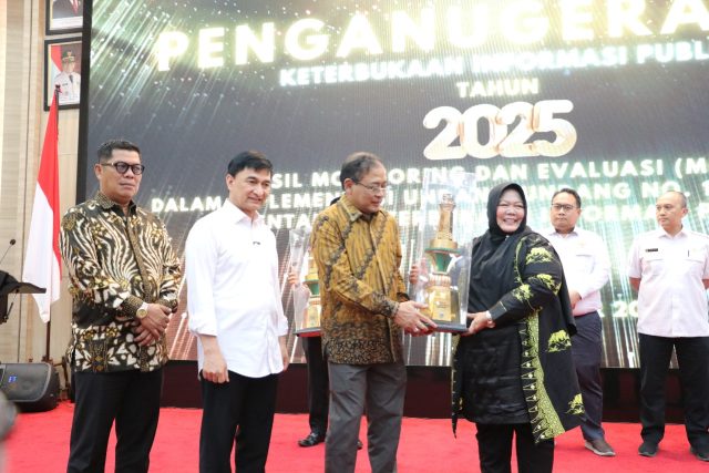 Penganugerahan KIP untuk Perumdam Pandeglang Penganugerahan KIP untuk Perumdam Pandeglang
