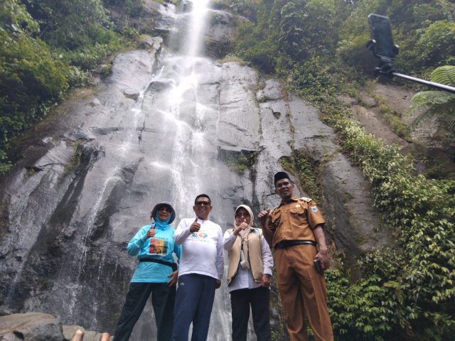Kawasan wisata Curug Cimanggung Kawasan wisata Curug Cimanggung, Pandeglang