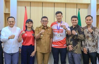 Gubernur Banten Dukung Laga Atlet Kurash Asal Kota Tangerang di Asian Games 2026 Foto bersama dengan atlet kurash