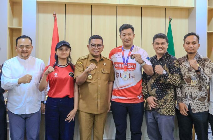 Foto bersama dengan atlet kurash