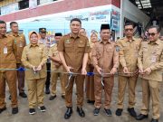 Pemprov Banten Luncurkan Mobil Pendampingan On The Spot Layanan Terintegrasi Gunting pita peluncuran POLI perizinan