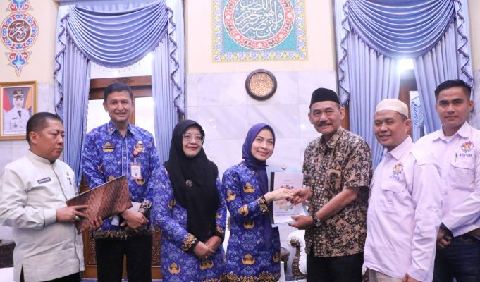 Bupati Serang Ratu Zakiyah Terima Audiensi Buruh, Minta ASPSB Jadi Role Model Nasional di Peringatan May Day 2026 Menerima perwakilan buruh