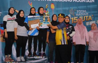 Dukung Pembangunan Daerah, Kapolres Pandeglang Hadiri Penyerahan Piala Kejuaraan Bulu Tangkis Spirit 152 Penyerahan Kejuaraan Bulu Tangkis Spirit 152