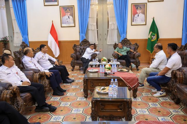 Pertemuan aliansi buruh dengan Gubernur