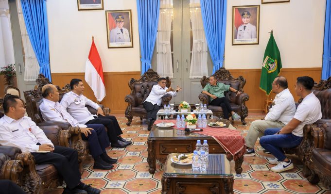 Temui Gubernur, Aliansi Buruh dengan Pemprov Banten Sepakat Jaga Hubungan Industrial Pertemuan aliansi buruh dengan Gubernur