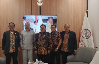 Penguatan Desa dan Publikasi Program Strategis, Pengurus SMSI Pusat Bersama DPD ABPEDNAS Jajaki Kerja Sama Foto bersama pengurus SMSI Pusat