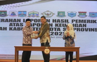 Lagi, LKPD Pemkab Pandeglang Raih Predikat WTP, Bupati Dewi Ucapkan Rasa Syukur dan Apresiasi Penyerahan berkas LHP LKPD dari BPK RI Banten ‎