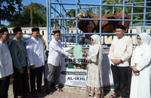 Bupati Pandeglang Dewi Salurkan Sapi Kurban Bantuan Presiden: Mudah-Mudahan Program Ini Berkah untuk Masyarakat Bantuan Hewan Kurban Presiden Prabowo