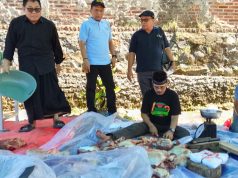 PWI dan SMSI Salurkan Daging Kurban Bantuan Gubernur dan Kapolda Banten Penyembelihan hewan kurban