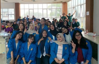 Perkuat Karakter dan Cegah Penyimpangan Remaja, Mahasiswa FH Unpam Kelas 06HUKP12 Gelar PKM di SMKN 8 Tangerang Selatan pkm-umpam