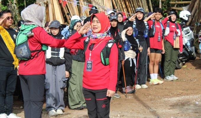 Bekerja Sama Disparbud Pandeglang, Komunitas Pendaki Banten Peringati Harlah Pancasila di Puncak Gunung Prakasak Peringatan Harlah Pancasila