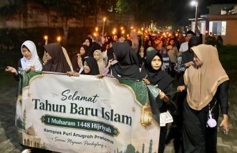 Melalui Pawai Obor, Ratusan Warga Puri Anugrah Pratama Rayakan Tahun Baru Islam 1448 Hijriyah Pawai Obor