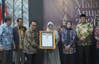 Bupati Pandeglang Raden Dewi Raih “Anugerah Sahabat Pers Indonesia 2026” dari SMSI Bupati Pandeglang 