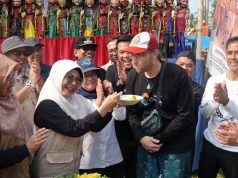 Semringah, Bupati Dewi Saat Menghadiri Tasyakuran Laut di Kecamatan Carita Tasyakuran Laut