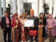 Gunakan Pakaian Adat Minang, Bupati Dewi Semringah Rayakan Hari Keluarga Nasional: Keluarga Sekolah Pertama Bagi Anak Hari Keluarga Nasional