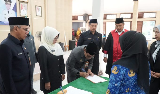Perkuat Tata Kelola Pemerintahan, Bupati Pandeglang Rotasi 132 Pejabat Mutasi dan rotasi
