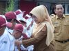 Hari Pertama Anak Masuk Sekolah di Pandeglang Lancar, Bupati Dewi Pastikan Pelaksanaannya Hari pertama masuk sekolah di Kabupaten Pandeglang