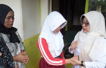 Komit Sukseskan Sekolah Rakyat, Bupati Dewi Sambangi Rumah Keluarga Calon Siswa Siswa Sekolah Rakyat
