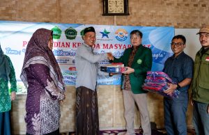 Didasari Rasa Kepedulian, FISIP UNMA Banten Bantu Perlengkapan Sekolah kepada 100 Siswa Madrasah Diniyah Awaliah UNMA Banten