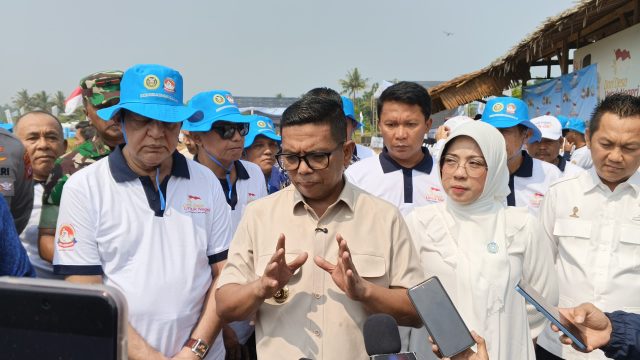 IMG-20260730-WA0058 Gubernur Banten Andra Soni panen raya padi di Kecamatan Carita, Kabupaten Pandeglang
