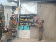 Demi Menjaga Keindahan Ruang Publik, Satpol PP Pandeglang Tertibkan Ratusan Spanduk di Jalan Protokol Penertiban spanduk di Pandeglang