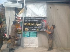 Demi Menjaga Keindahan Ruang Publik, Satpol PP Pandeglang Tertibkan Ratusan Spanduk di Jalan Protokol Penertiban spanduk di Pandeglang