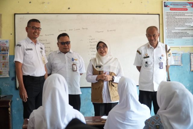Monitoring Bupati Pandeglang Raden Dewi Setiani SDN di Kecamatan Cadasari