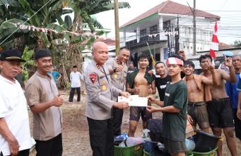 Kapolda Banten Rayakan HUT Ke- 81 Kemerdekaan RI Bersama Warga Cibebek Kapolda Banten Irjen Pol. Hengki