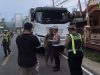 Satlantas Polres Pandeglang Tindak Pengemudi Truk Sumbu Tiga yang Melanggar Jam Operasional Satlantas Polres Pandeglang