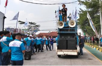 Kecewa Terhadap Kebijakan Perusahaan, Ratusan Karyawan PT. Indomarco Lebak Gelar Unjuk Rasa Unjuk rasa di gudang PT. Indomarco Lebak