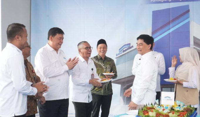 Ketua DPRD Agus Umam Apresiasi Peresmian Gedung Baru Bank Banten Pandeglang, Yakini Bisa Bantu Kemajuan Daerah Ketua DPRD Pandeglang Tb. Agus Khatibul Umam